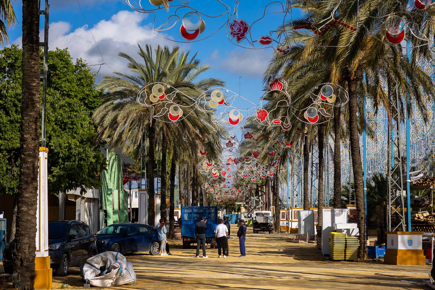 Labores de montaje de la Feria de Jerez, esta mañana.