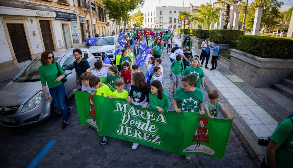 Manifestación por la pública en Jerez.