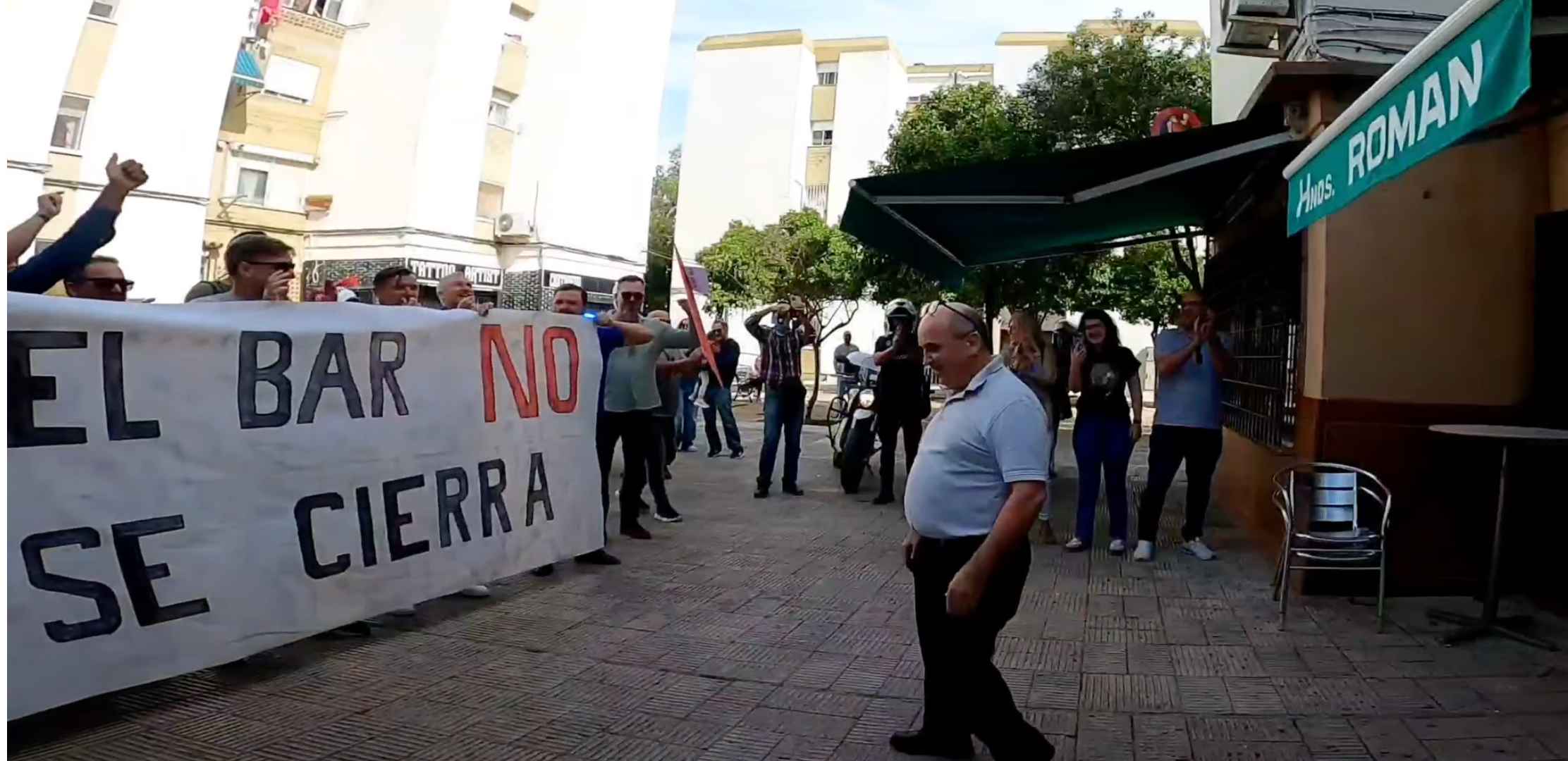 Rafael Román Alcón, ha recibido un merecido homenaje por su jubilación.
