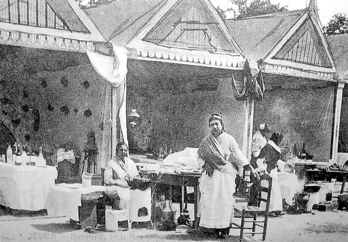 Buñueleras gitanas en la Feria de Sevilla , 1903. Autor: Anónimo.