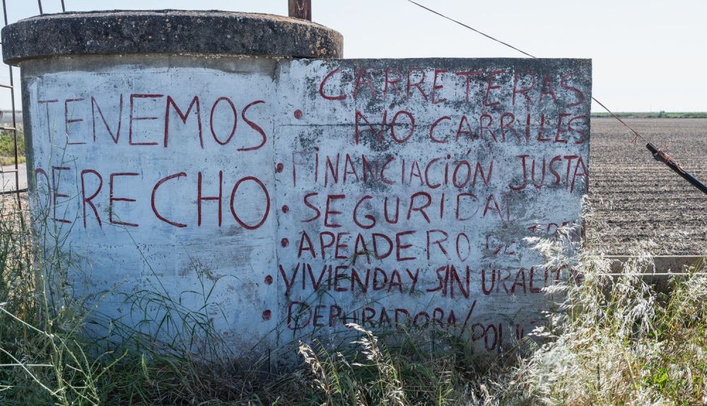 La pintada en el pozo de una acequia a la entrada de Marismillas resume sus reivindicaciones.