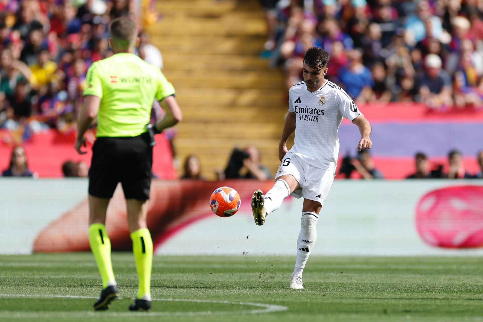 Raúl Asencio, en el último partido frente al Barcelona.