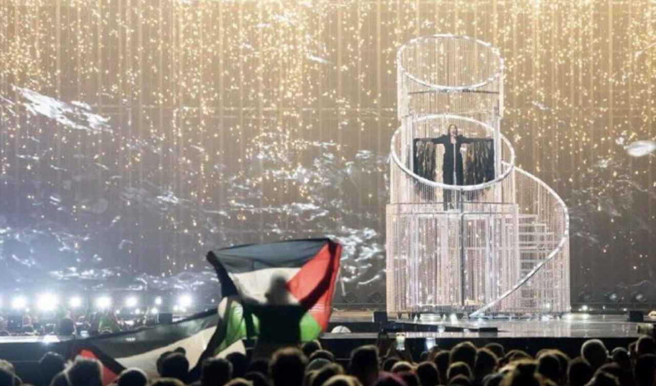 Bandera palestina durante la actuación de Israel en la segunda semifinal de Eurovisión.