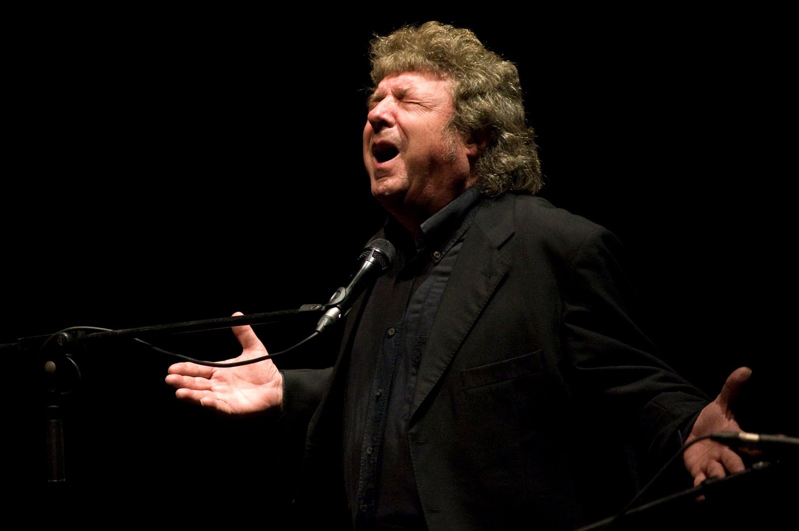 Enrique Morente, durante una de sus intervenciones en Barcelona.