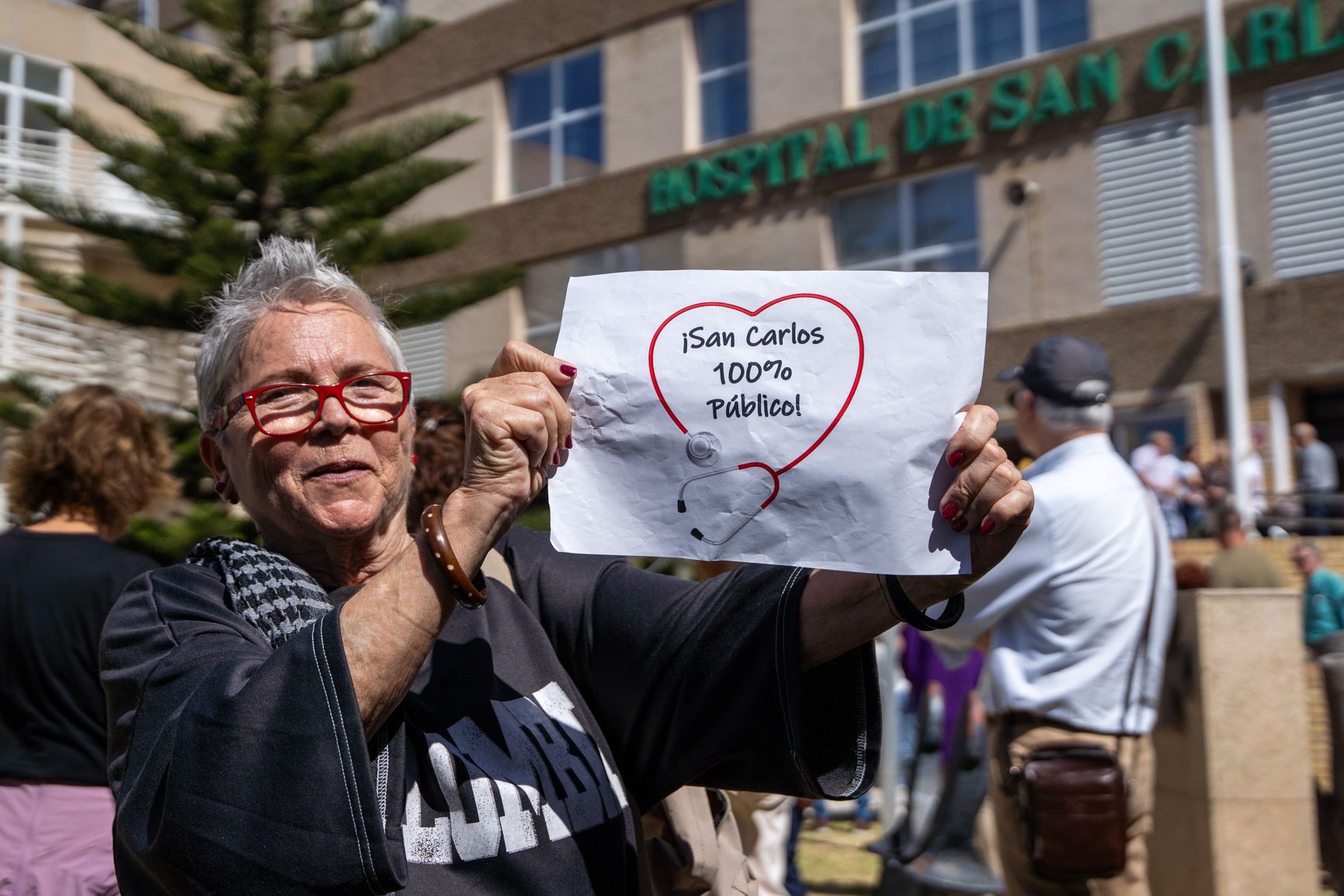Una pancarta vista en la protesta realizada en el Hospital San Carlos de San Fernando.