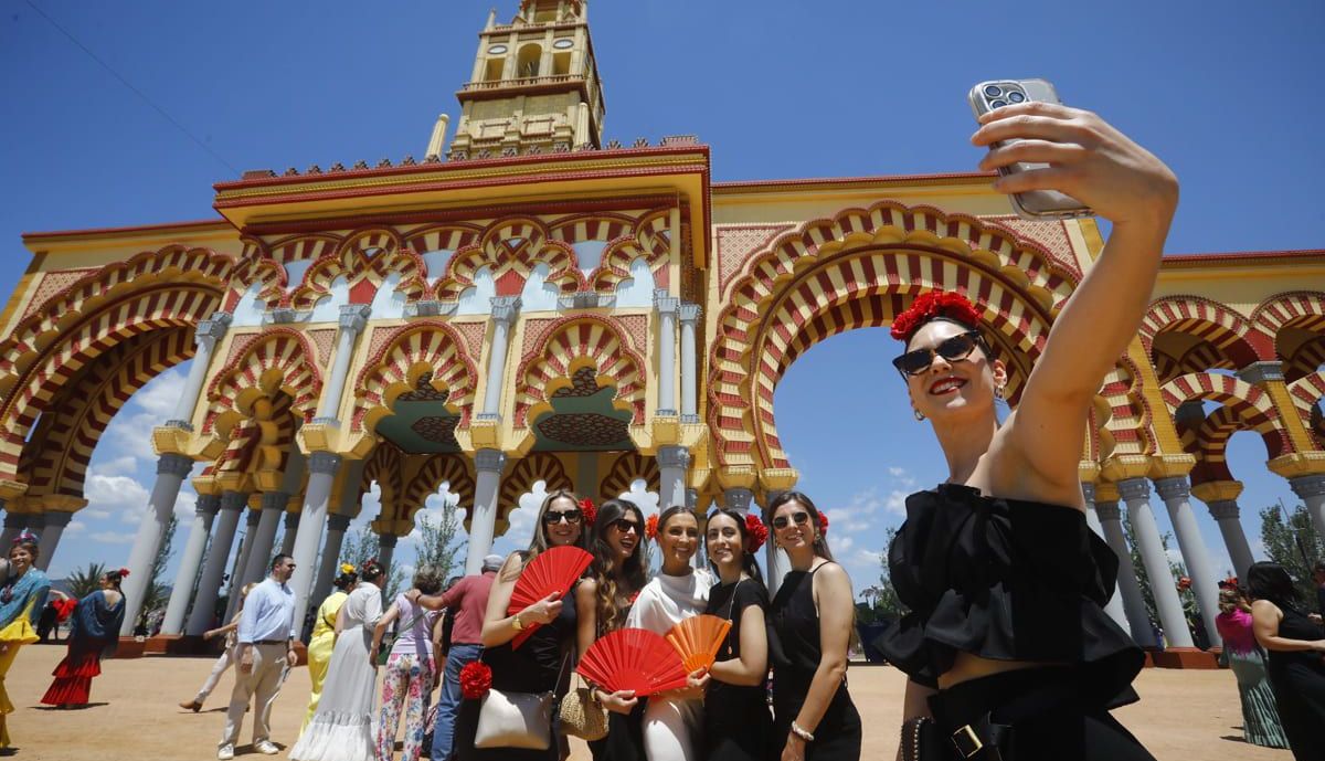 Un 'selfie' en la portada, parada obligatoria para presumir en redes.