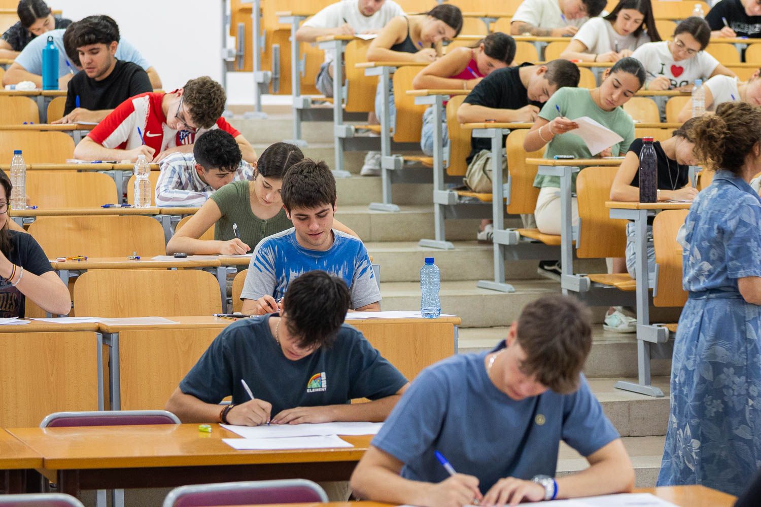 Alumnos durante un examen de la PAU.