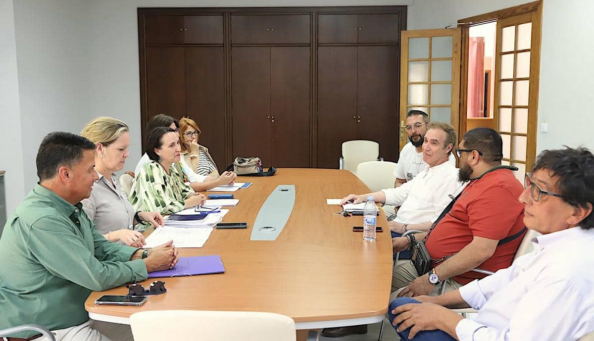 La reunión con las partes implicadas.