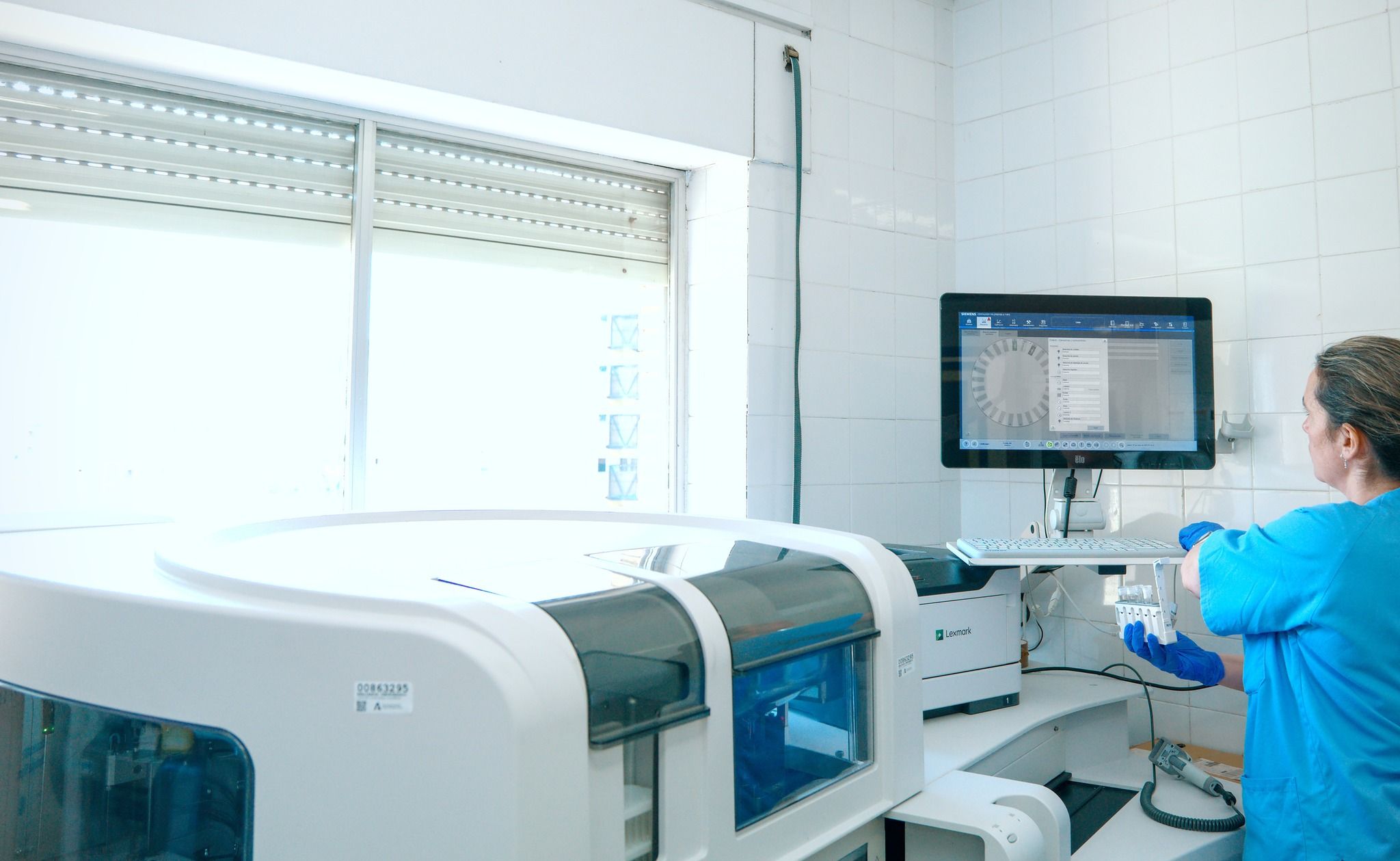 Biomarcador pronóstico de la esclerosis múltiple en las analíticas que se indican a los pacientes diagnosticados para su control y seguimiento.