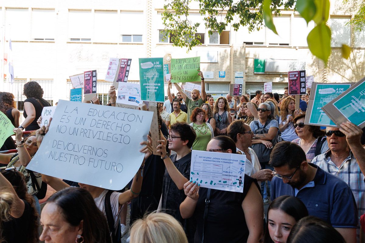 Protesta en el IES Andrés Benítez de Jerez por la supresión de un ciclo de FP.
