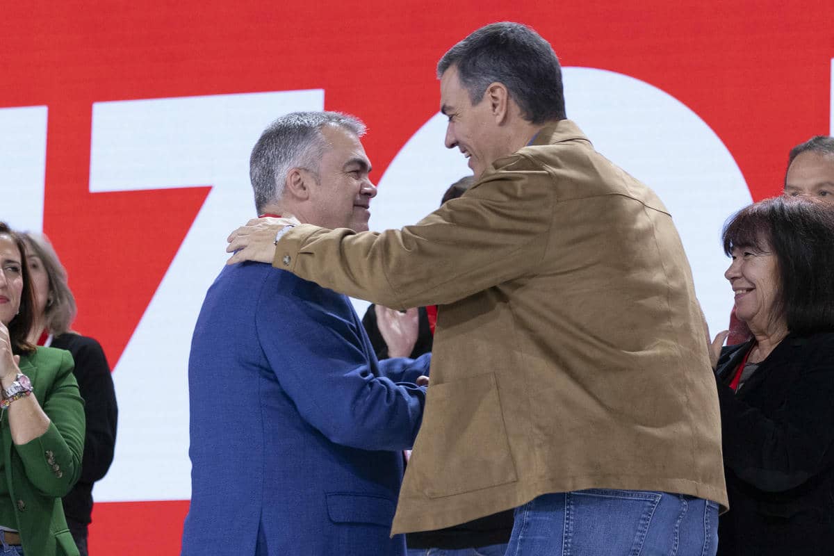 Pedro Sánchez, con Santos Cerdán.