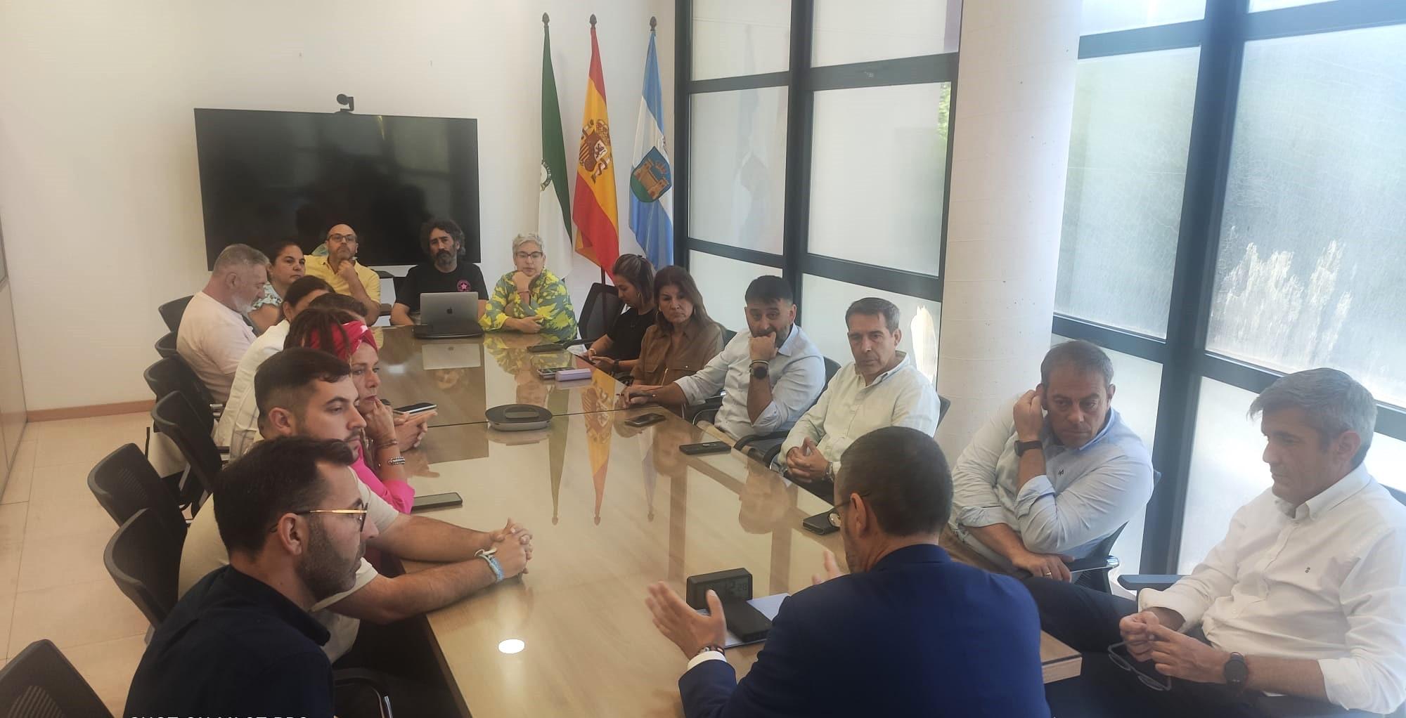 El alcalde de La Línea, Juan Franco, reunido este jueves con su equipo de gobierno en el Ayuntamiento.