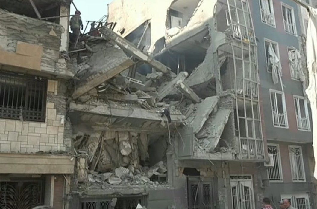 Un edificio atacado por Israel en Irán esta madrugada, en una imagen de Al Jazeera.
