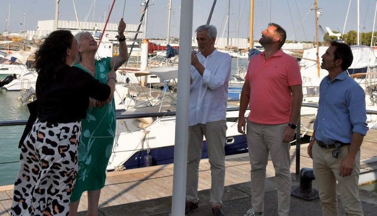 Izado en el puerto de Chipiona