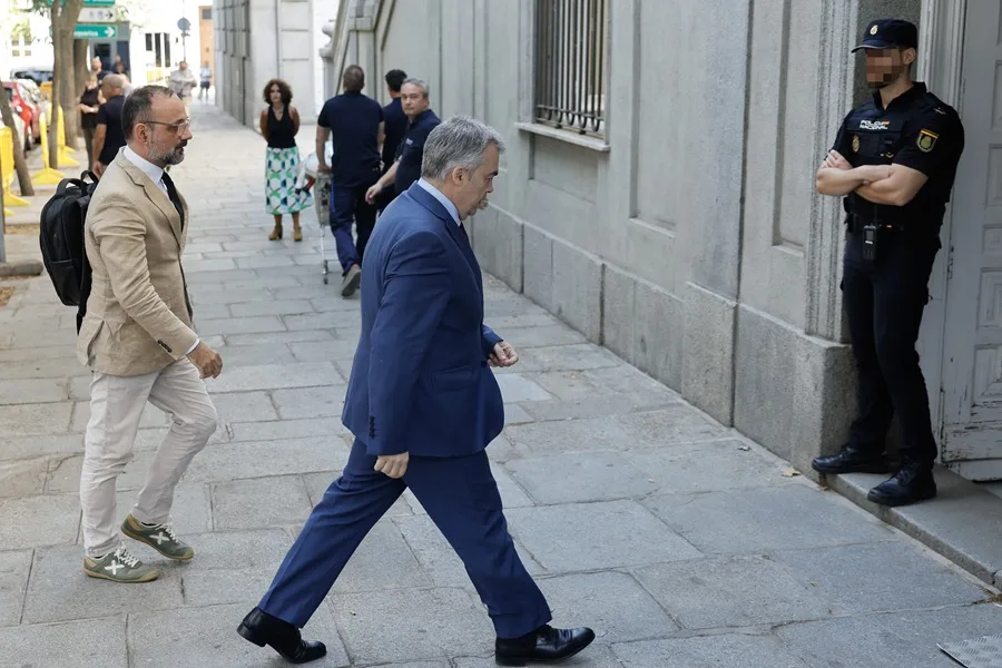 El ex secretario de organización del PSOE Santos Cerdán a su llegada al Tribunal Supremo para declarar dentro del caso Koldo.