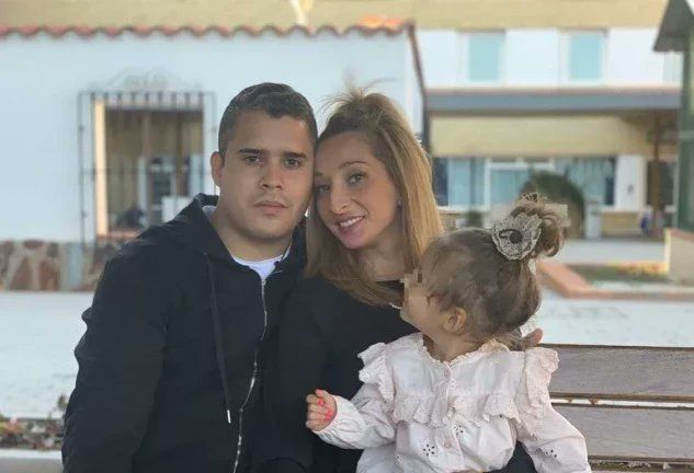 María Rodríguez Gamaza, conocida como Michu y madre de la hija de José Fernando Ortega, ha sido hallada sin vida en su casa en Cádiz. Sufría problemas cardíacos desde hace años.