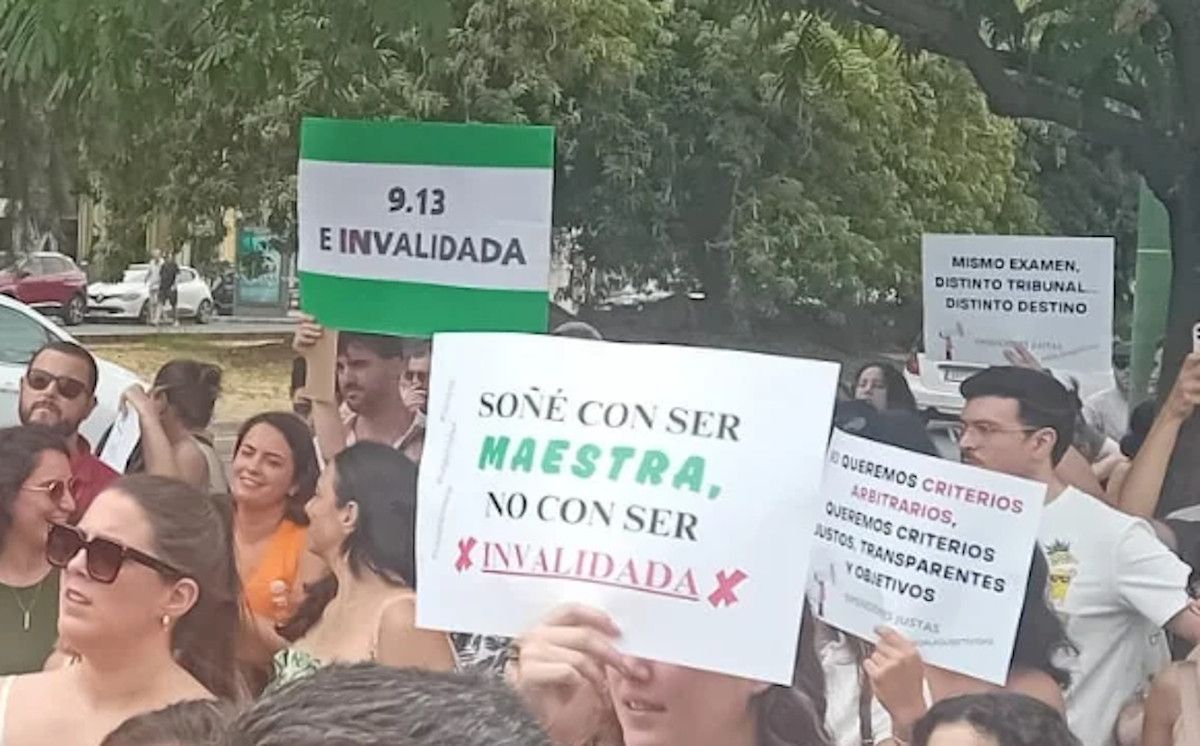 Protesta de los opositores a docentes en Andalucía.