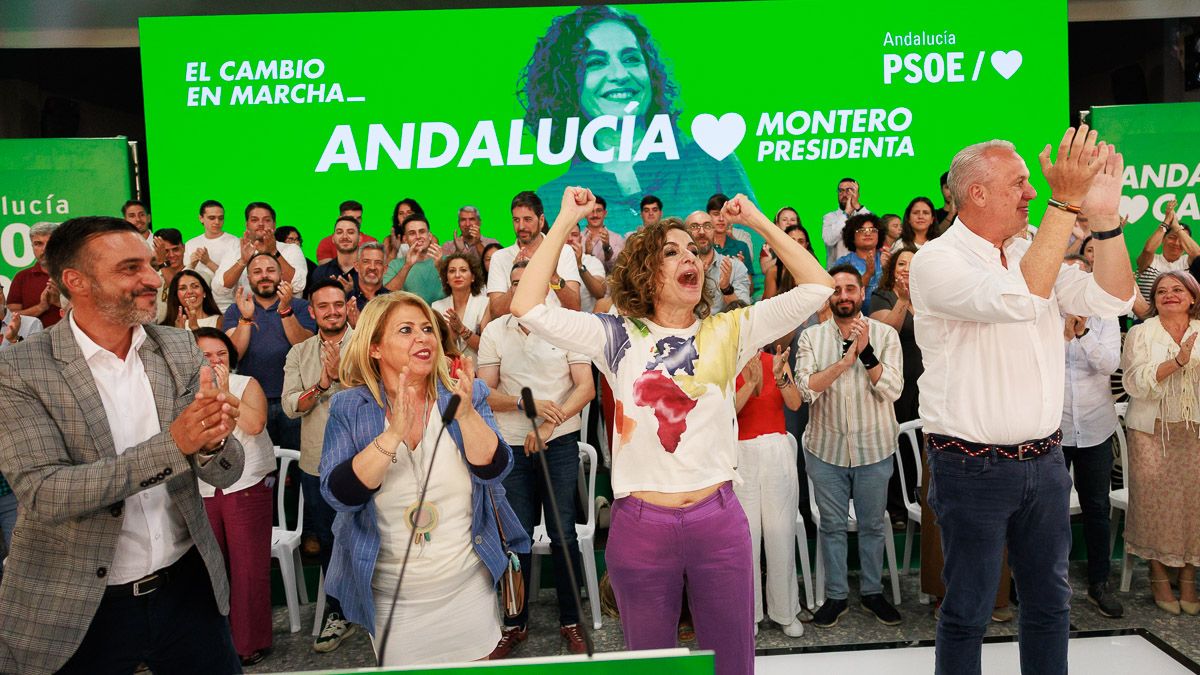 Maria Jesús Montero, candidata del PSOE a la Junta de Andalucía, con José Antonio Díaz, Mamen Sánchez y Juan Carlos Ruiz Boix en Jerez.