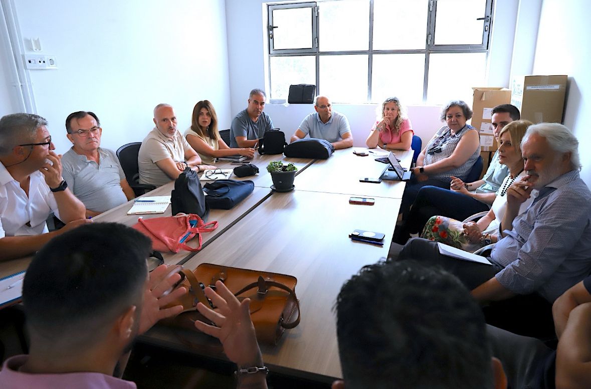 Reunión de la alcaldesa María José García-Pelayo con el comité de empresa.
