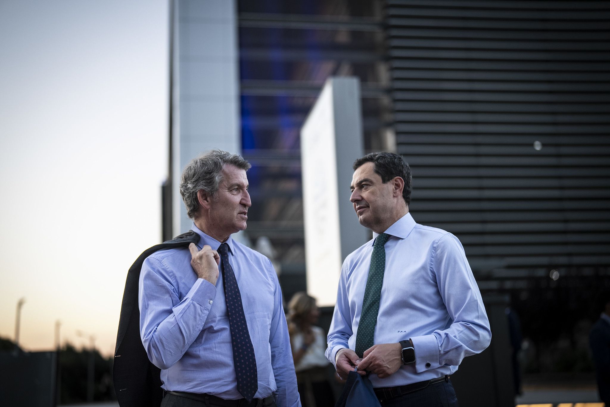 El líder del PP, Núñez Feijóo, con Juanma Moreno, presidente de la Junta.