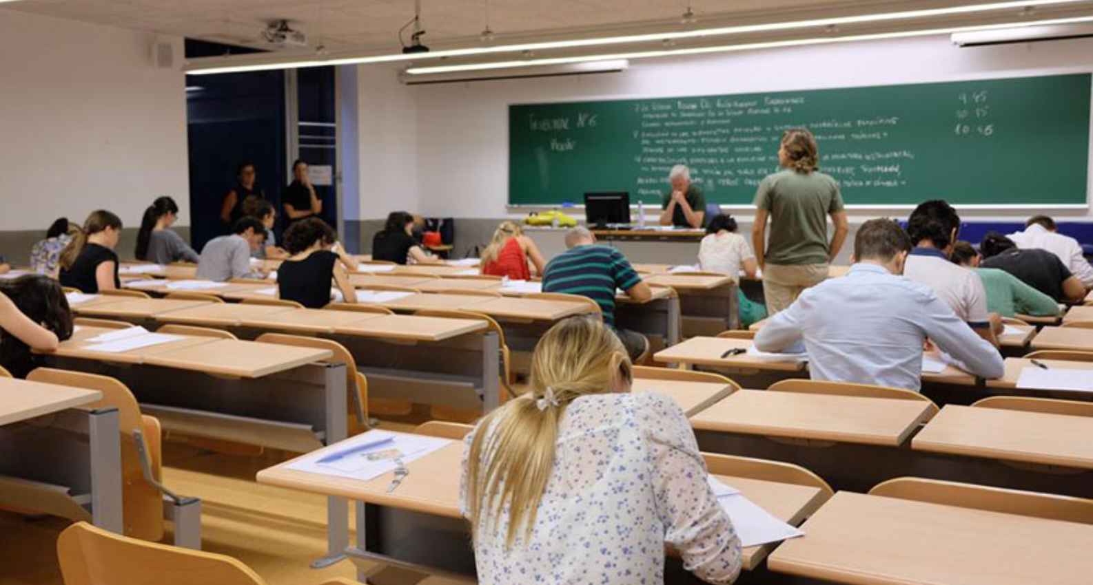 Imagen de una prueba de oposiciones a docente en Andalucía.