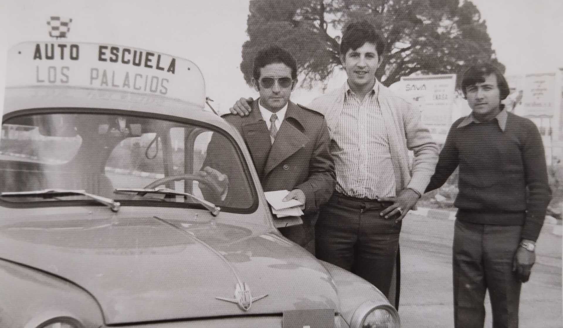 Una evocadora imagen de Purri en la época en que empezó como trabajador de Manuel Pérez en Autoescuela Los Palacios