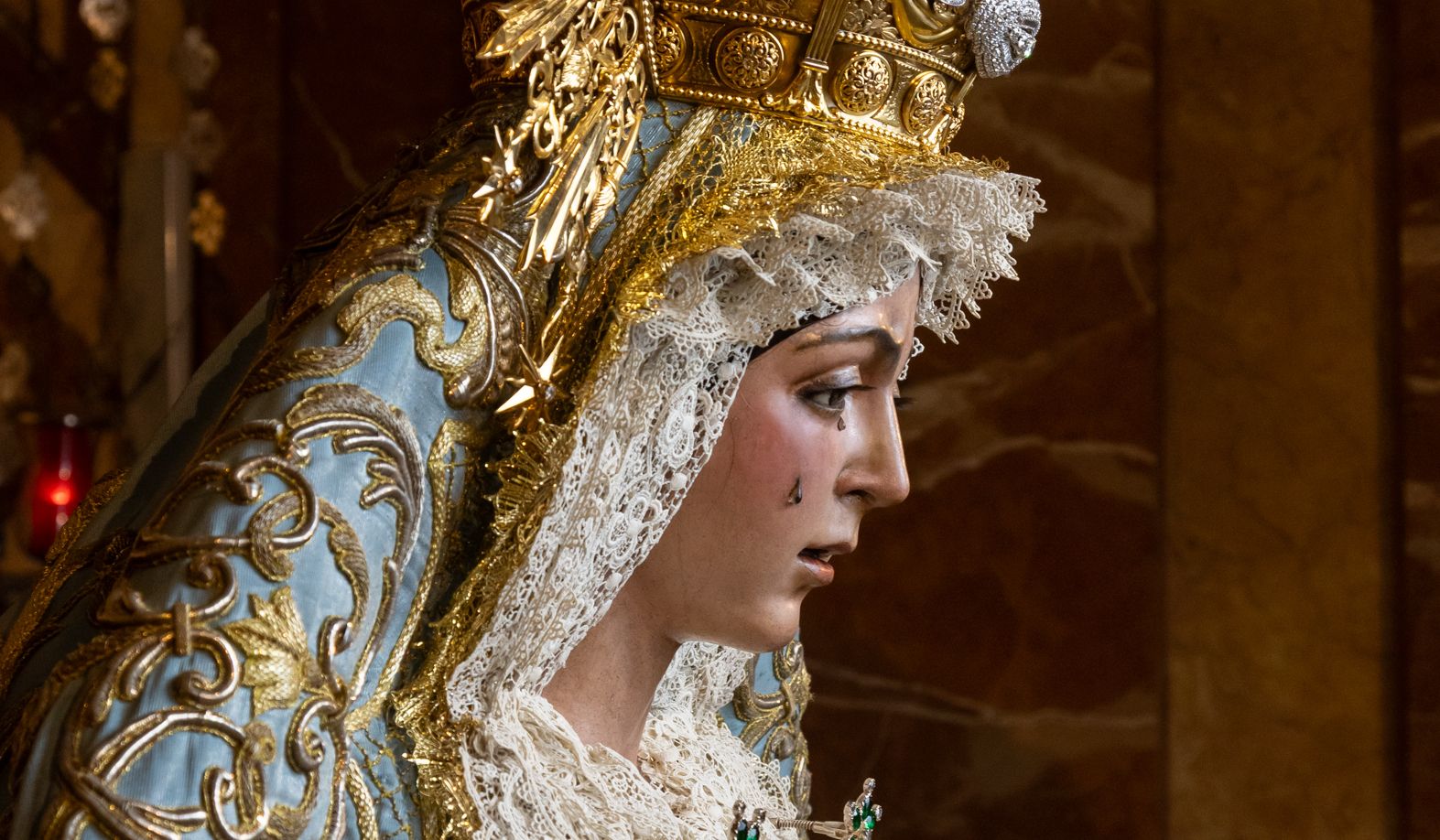 La Virgen de la Macarena. La Virgen de la Macarena.