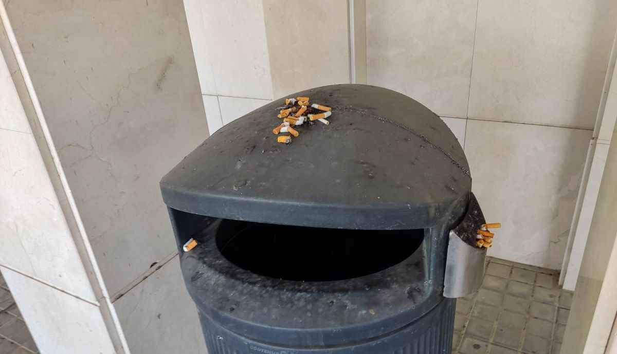 SUCIEDAD Y BASURA AEROPUERTO DE JEREZ 19