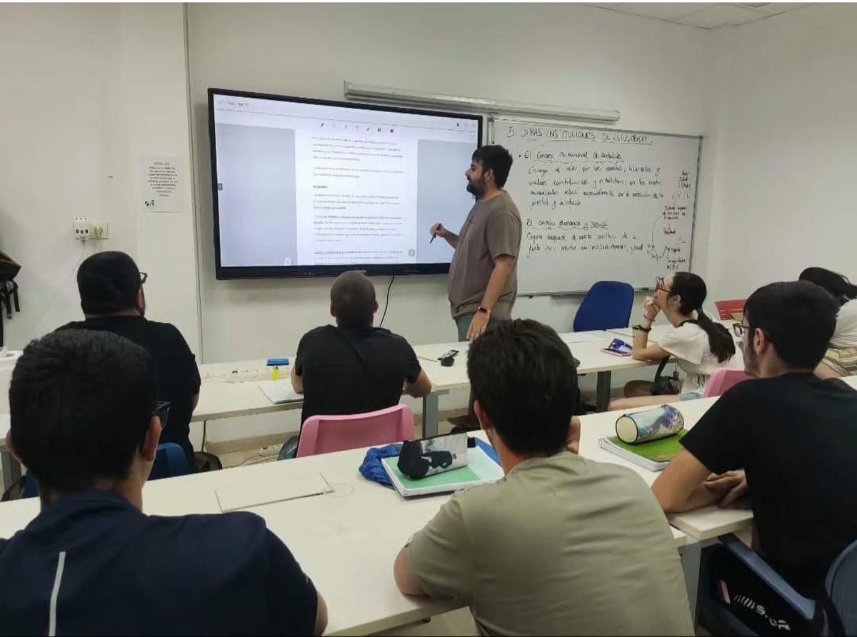 Una formación para personas con discapacidad intelectual, a cargo de la Asociación Colibrí, en Sevilla.