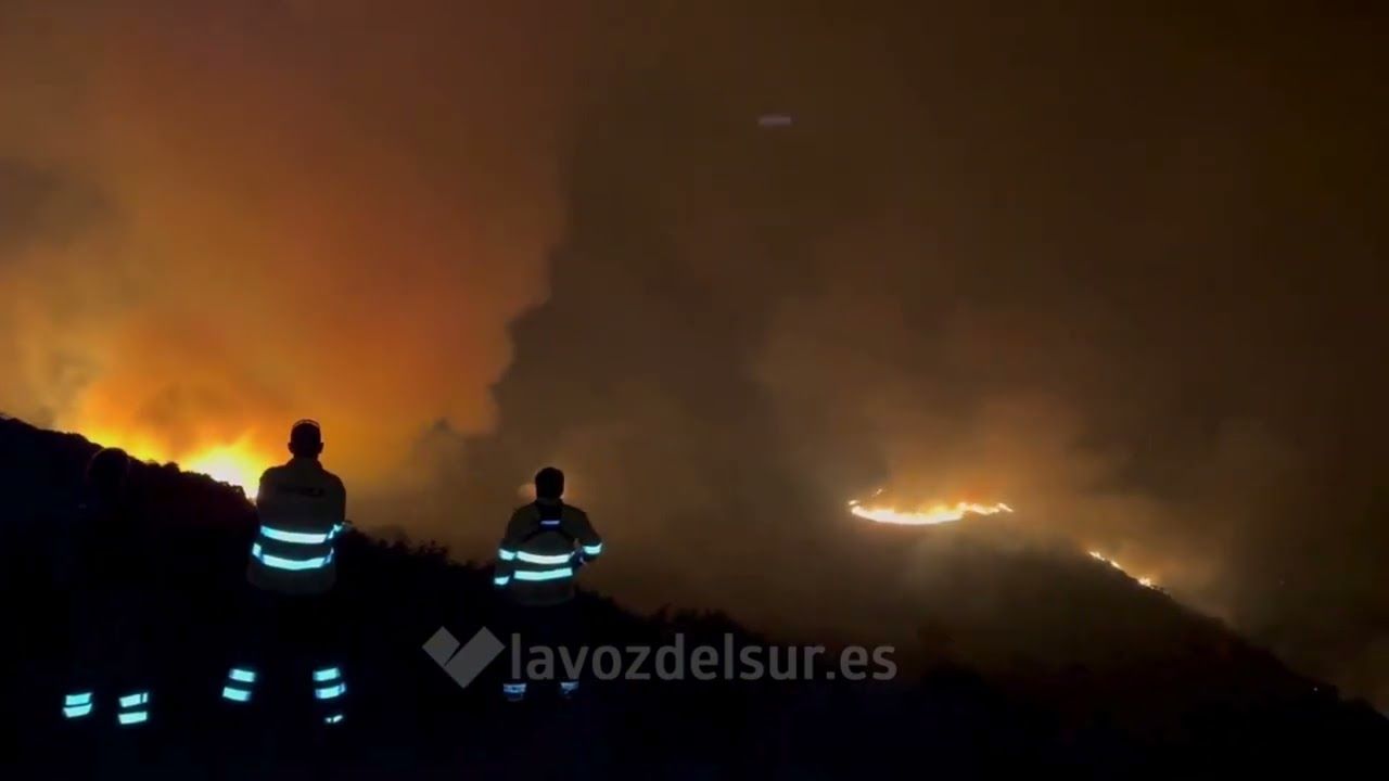 Vídeo que ha publicado el chef José Andrés en sus redes, anunciando la ayuda de su ONG a los bomberos del Infoca, anoche en Tarifa.
