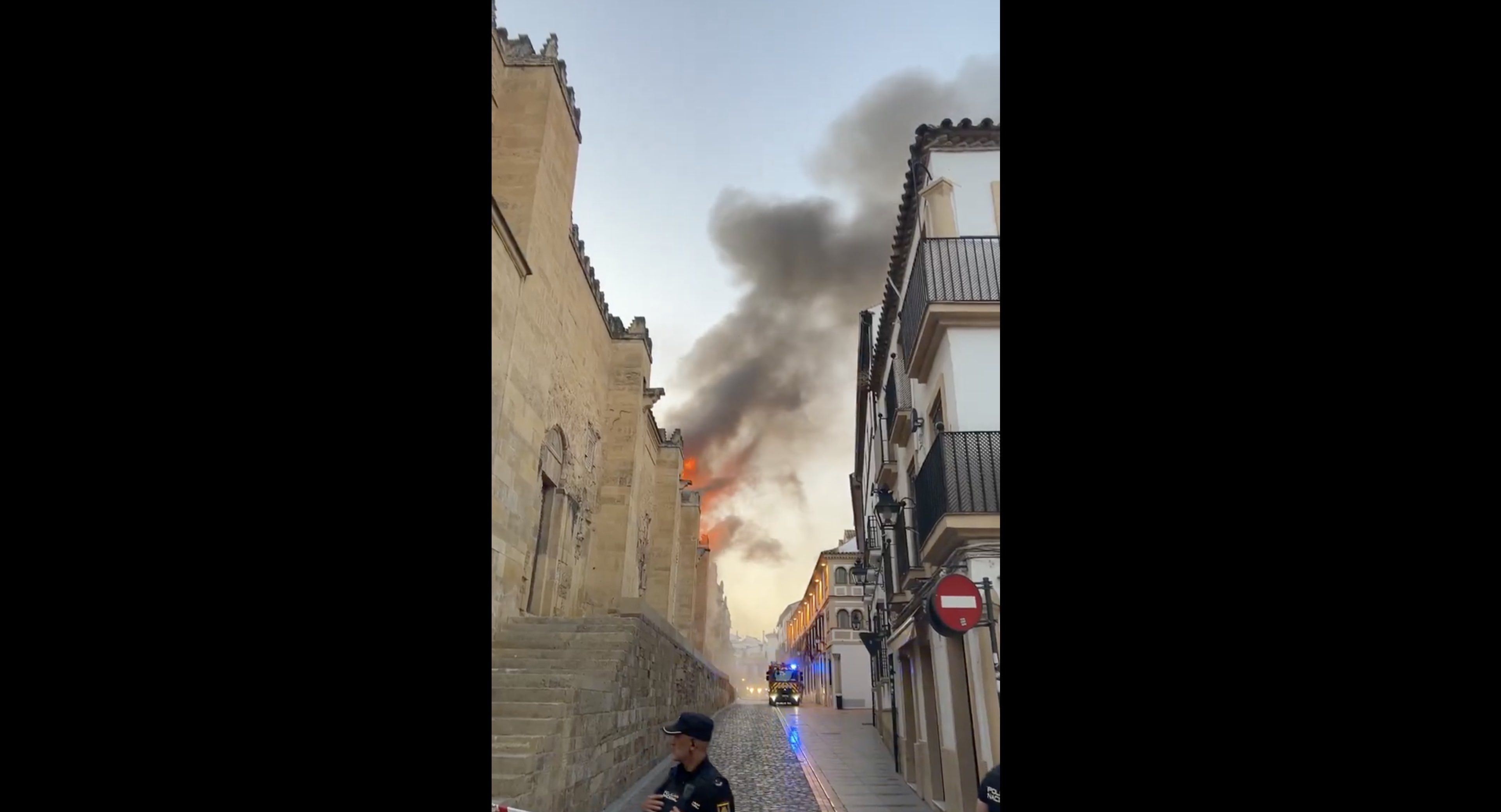 Fuego en la Mezquita de Córdoba.