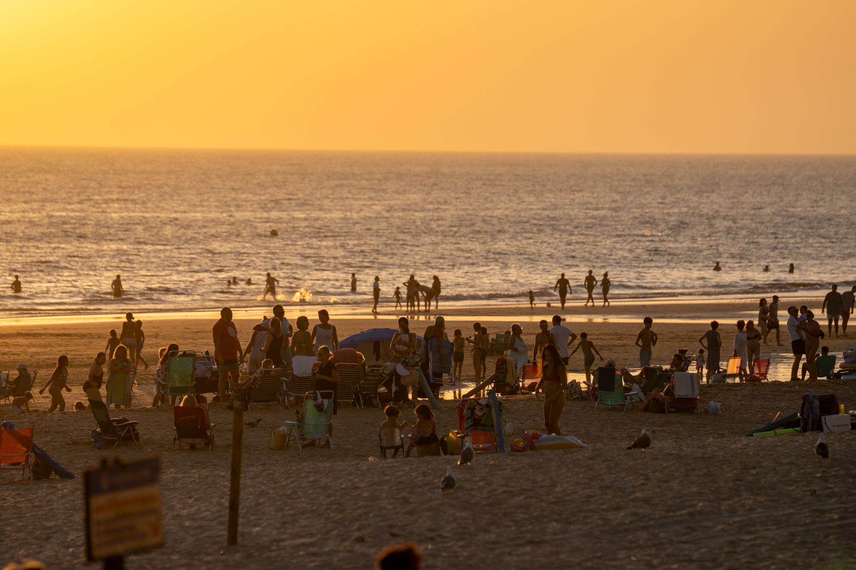 Atardecer en la playa Victoria de Cádiz, este fin de semana.