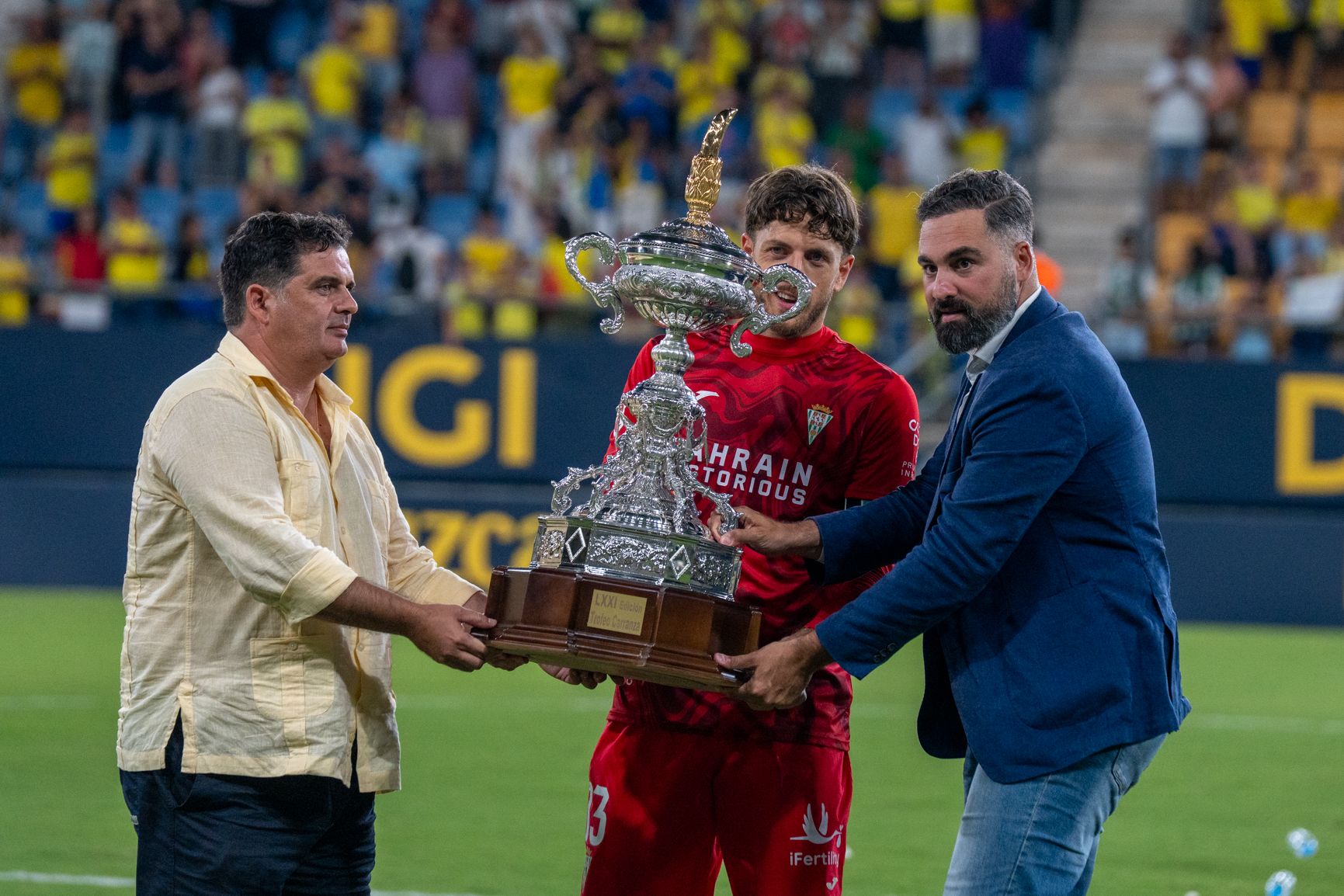 Vicepresidente del Cádiz, Rafael Contreras, y concejal de Deportes, Carlos Lucero, durante la última edición del Trofeo Carranza.