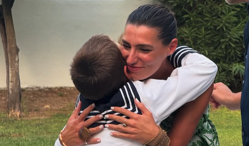 Eugenia Osborne y su hijo Tristán, en su Primera Comunión. Eugenia Osborne y su hijo Tristán, en su Primera Comunión.