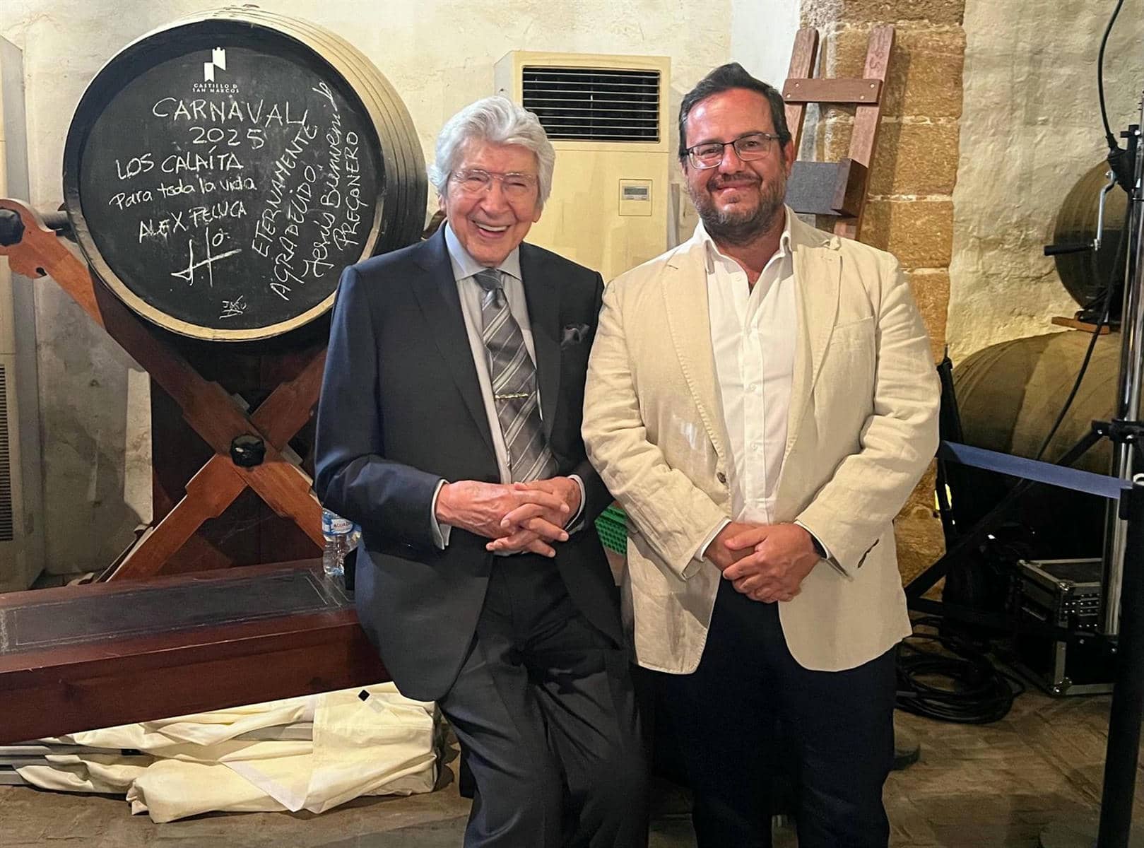 Manuel Alejandro junto al delegado de Cultura de El Puerto, Enrique Iglesias, el pasado viernes.