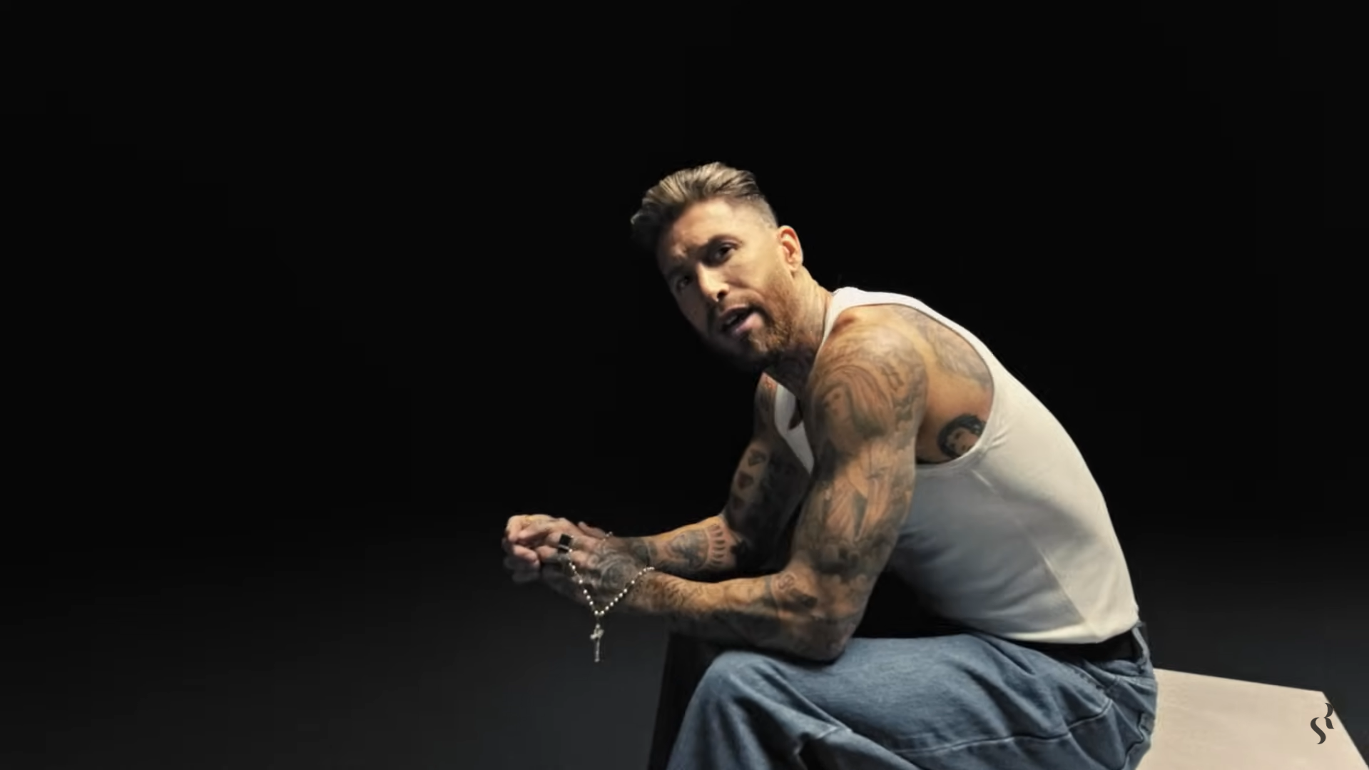 Sergio Ramos en el videoclip de su canción. Sergio Ramos en el videoclip de su canción.