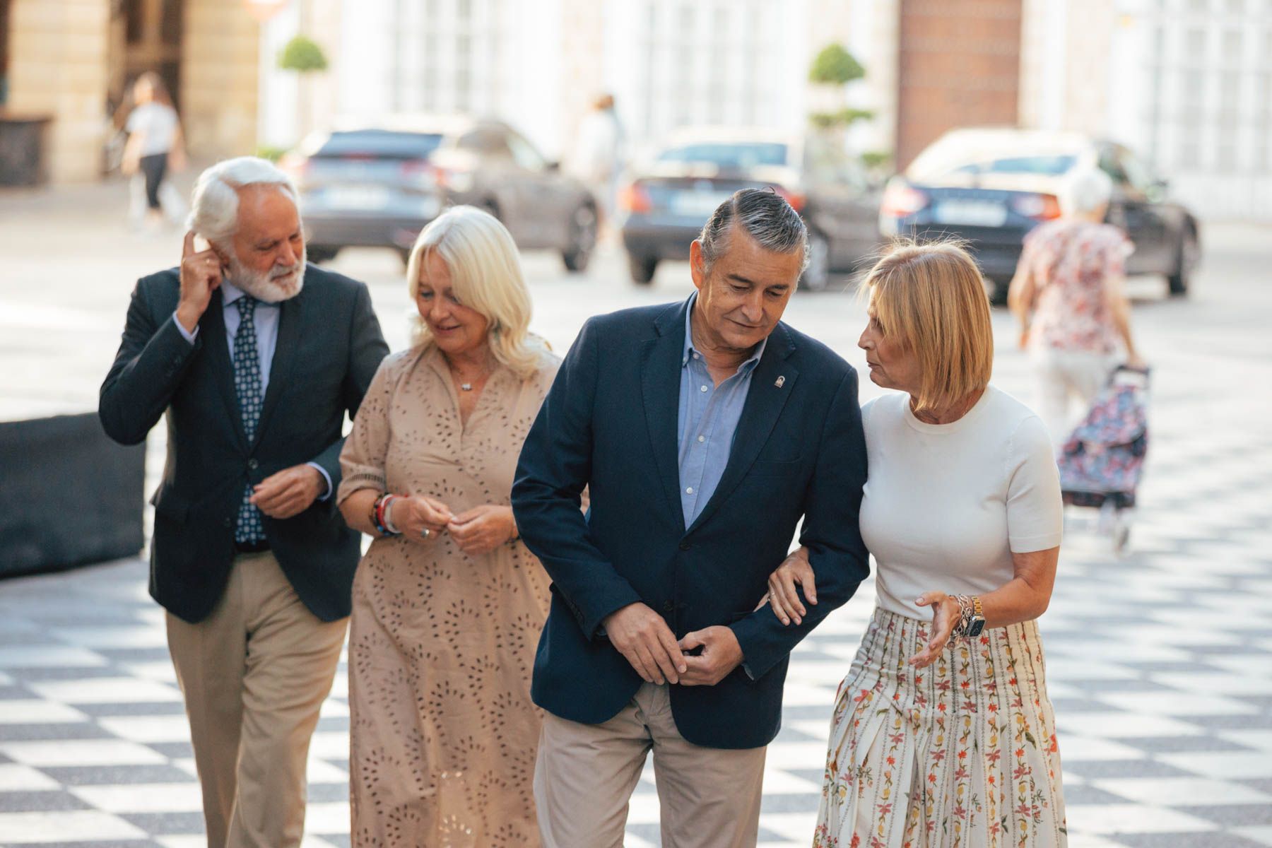 El consejero Antonio Sanz con la alcaldesa María José García-Pelayo, con Agustín Muñoz y Mercedes Colombo detrás.