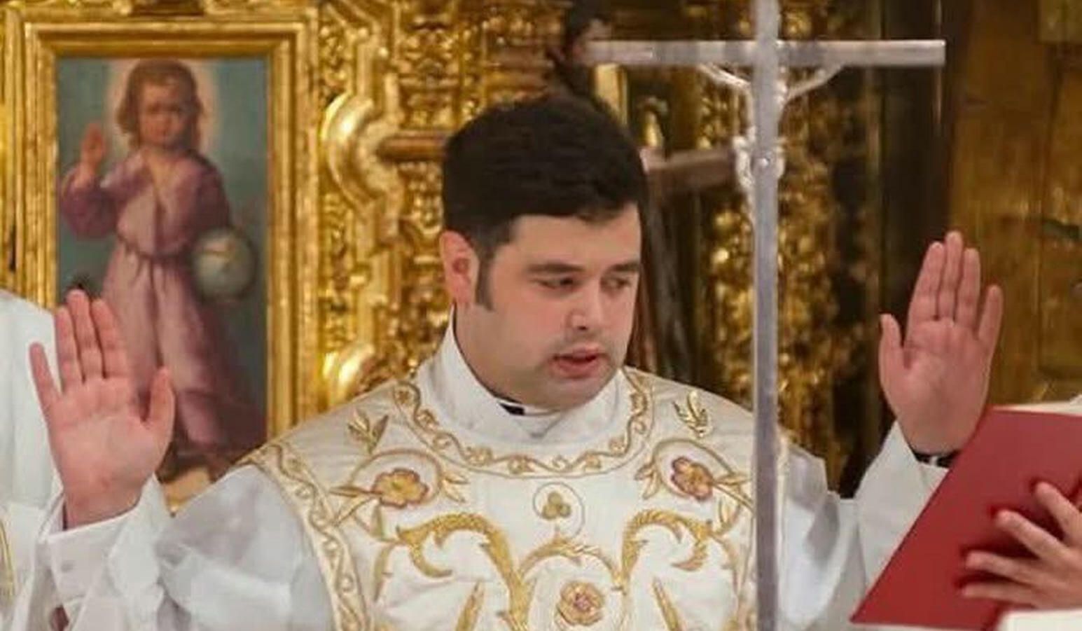 El joven cura de Lebrija Pedro Elena.