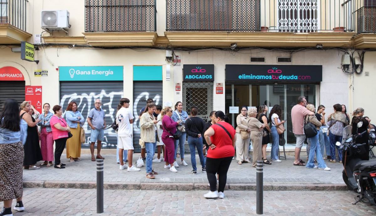 Colas en el Villamarta para el espectáculo navideño de Luis de Perikín.