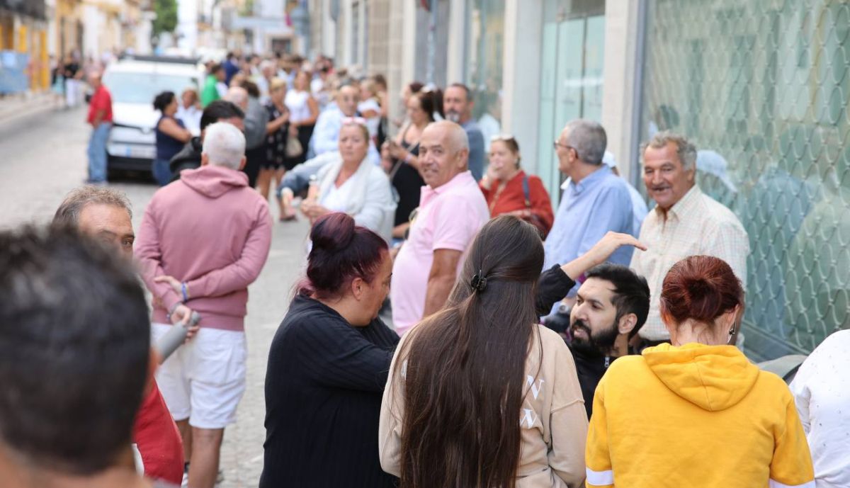 Colas en el Villamarta para el espectáculo navideño de Luis de Perikín.