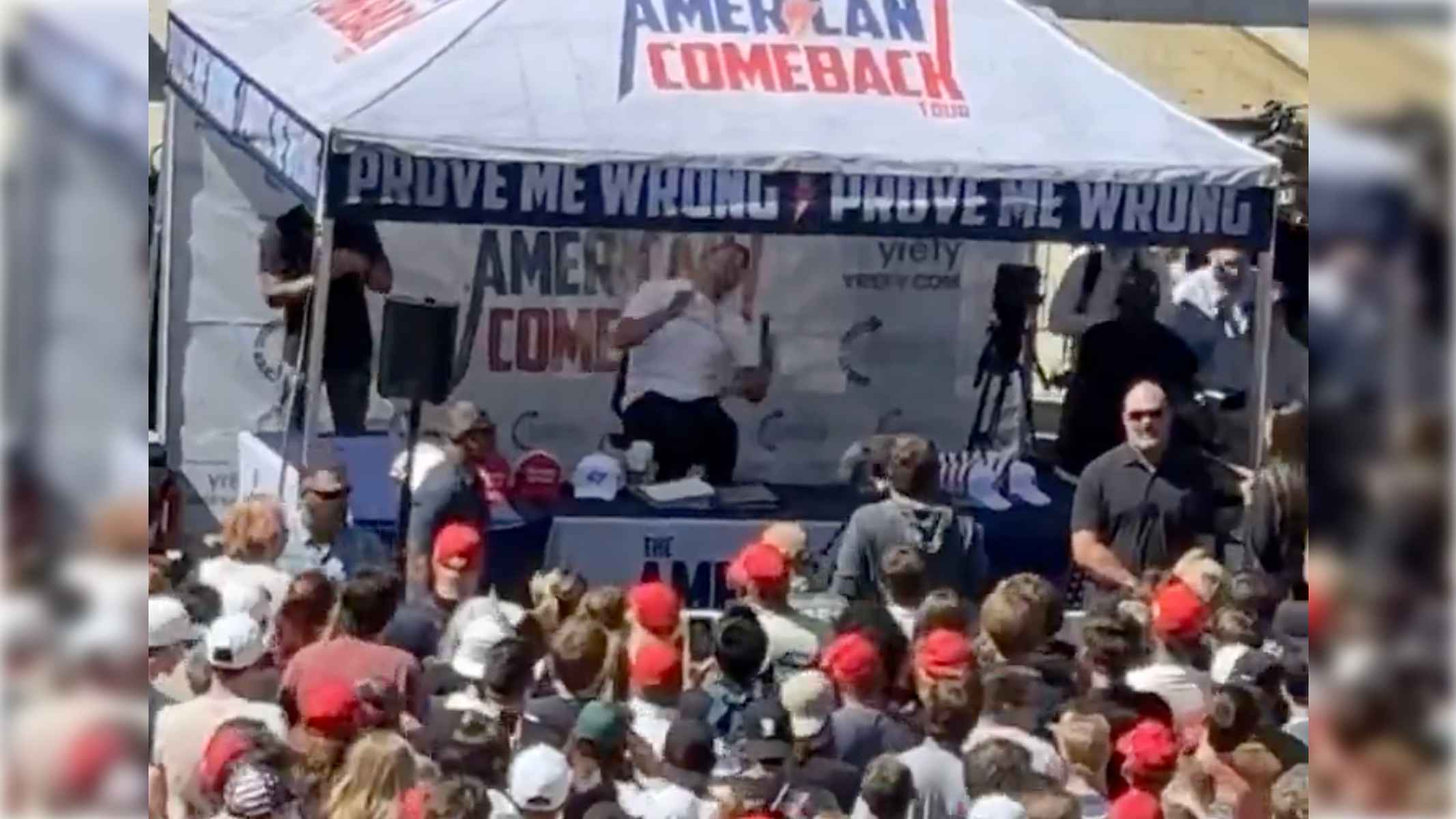 Momento en el que han disparado a Charlie Kirk. Momento en el que han disparado a Charlie Kirk.