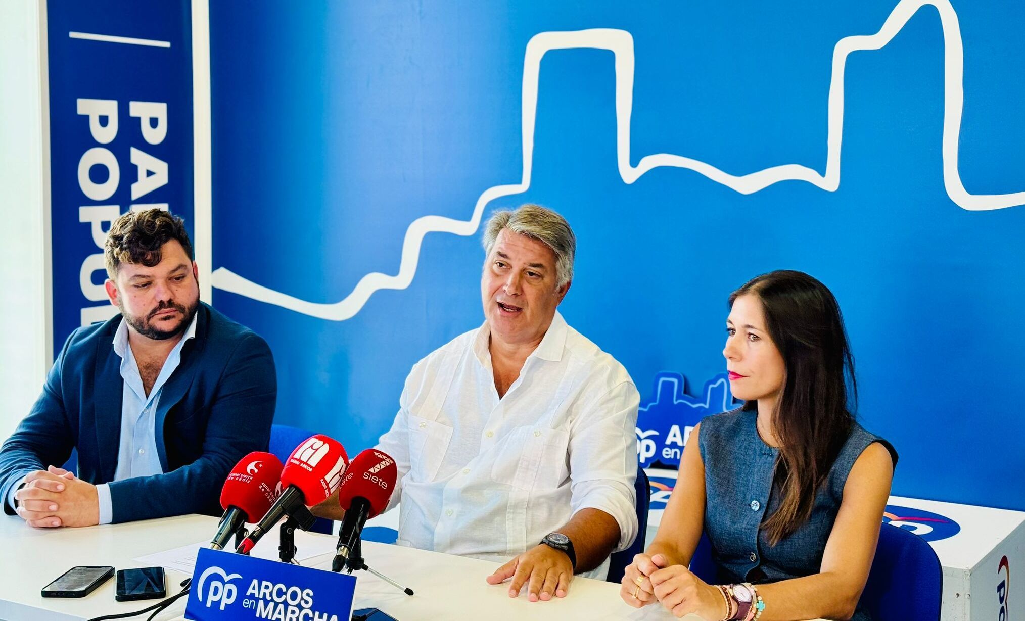 Nacho Romaní, en su comparecencia junto a Miguel Rodríguez y Auxi Izquierdo.