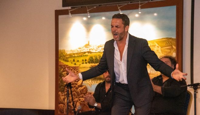 El cantaor jerezano Jesús Méndez fue uno de los artistas encargados de ilustrar el VI Encuentro Provinicial de Peñas Flamencas de Cádiz.