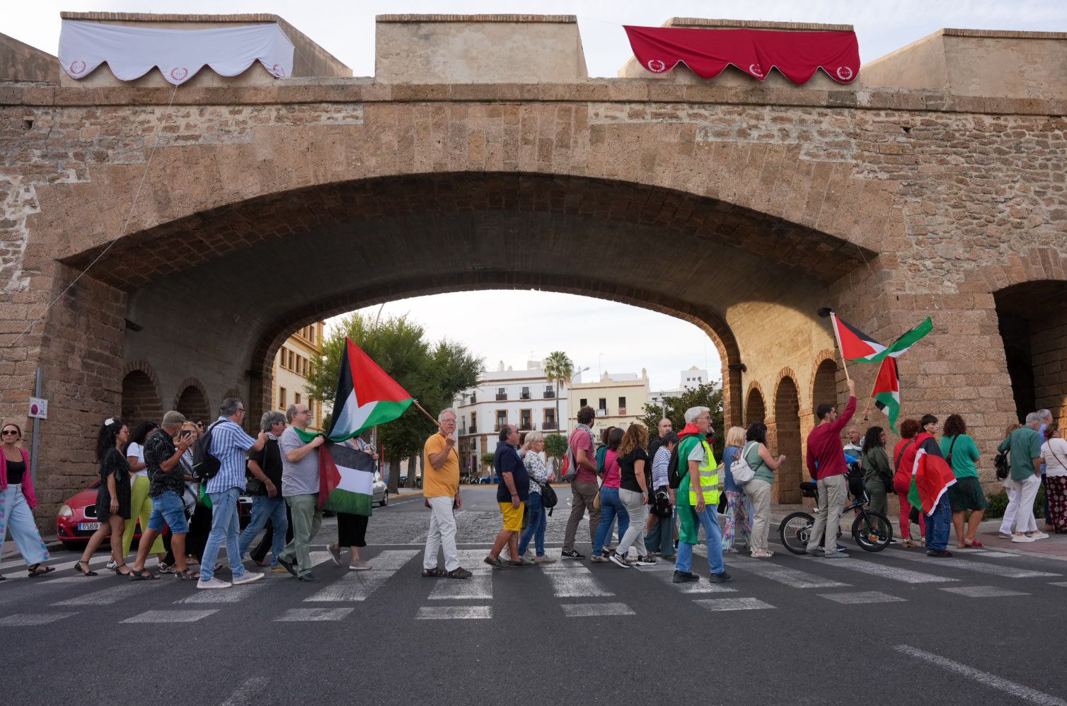 Así ha sido la cadena humana que se ha concentrado en Cádiz contra el genocidio en Gaza.