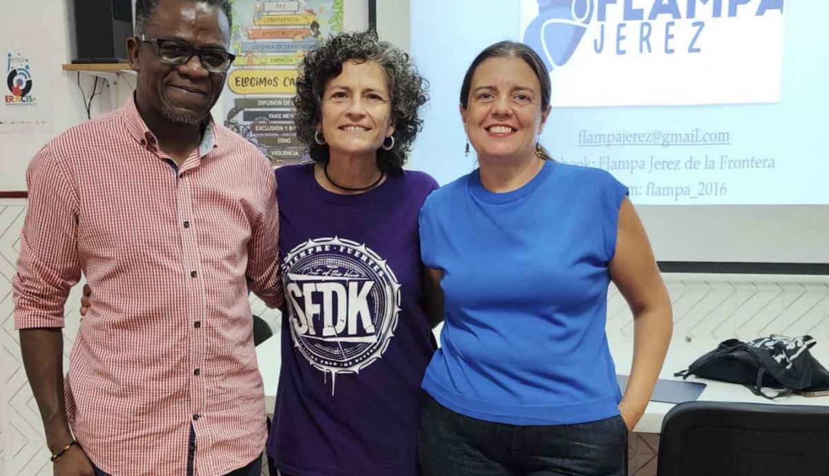 Albert Bitoden, junto a las dos últimas presidentas de Flampa Jerez, Geli Sánchez y Verónica Guerrero.