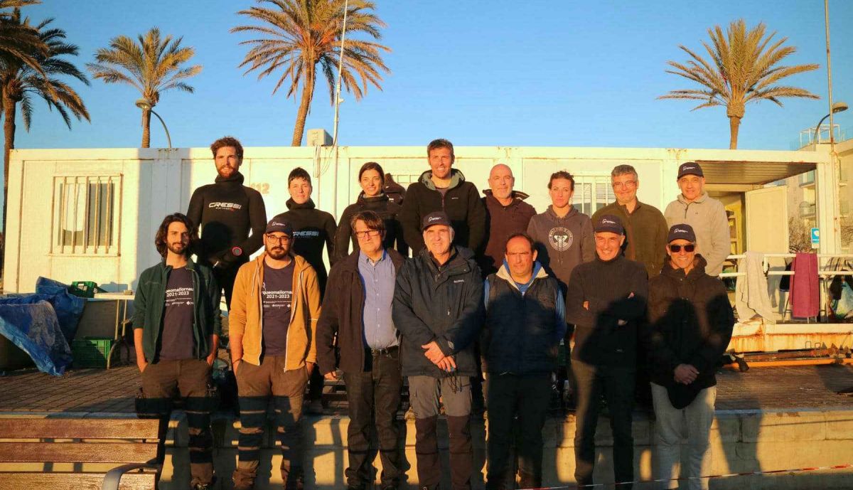Detalle de parte del equipo cienti fico  2022  11zon