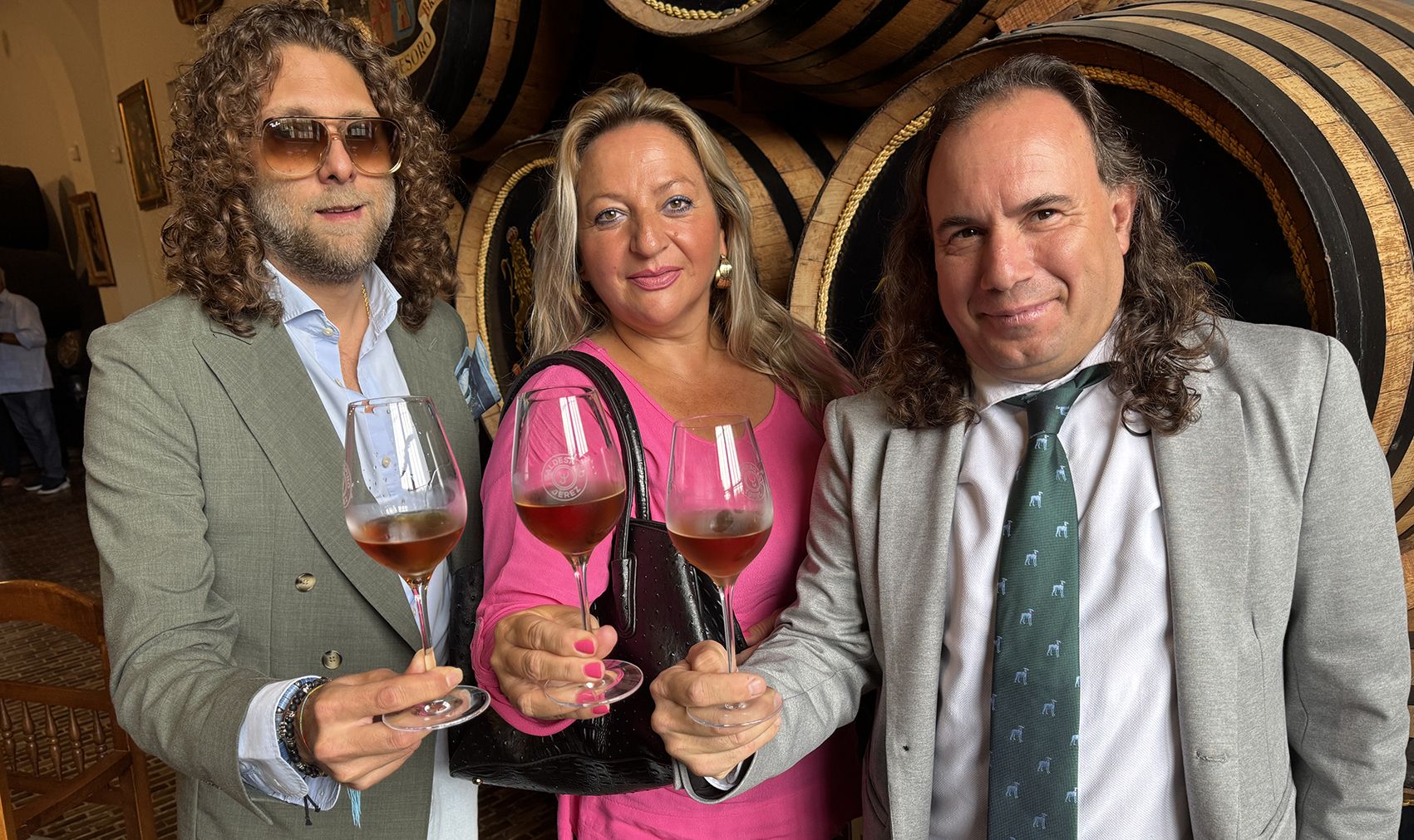Maloko Soto, Remedios Reyes y Luis Perdiguero, brindando por el éxito del 40 Otoño Flamenco de la Peña Tío José de Paula.