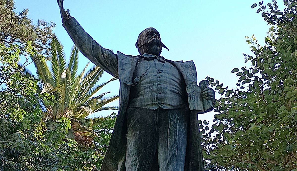 2 Vista frontal del monumento