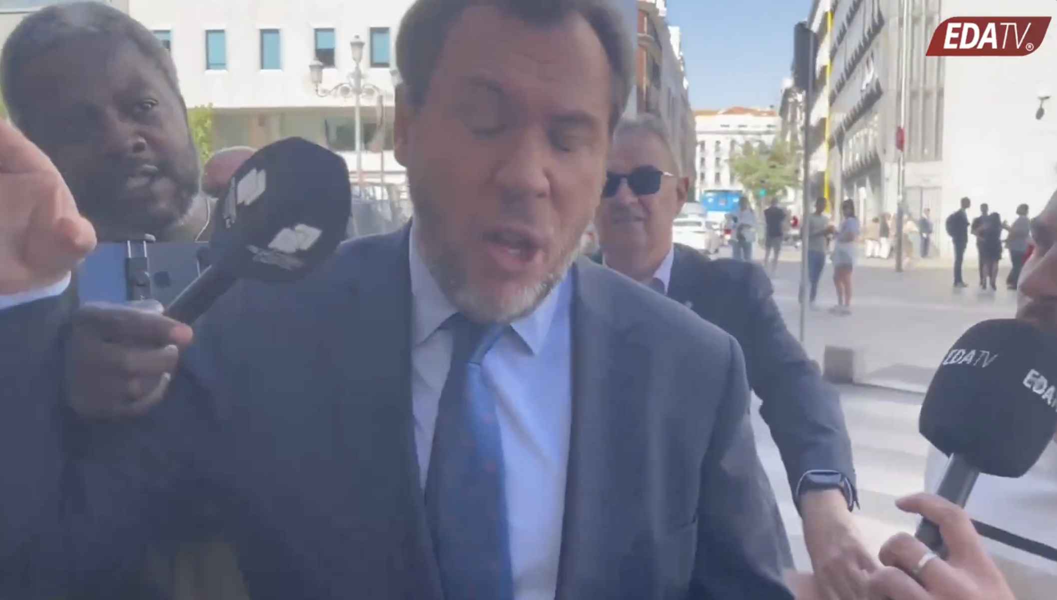 El encontronazo del ministro Óscar Puente con Bertrand Ndongo. El encontronazo del ministro Óscar Puente con Bertrand Ndongo.