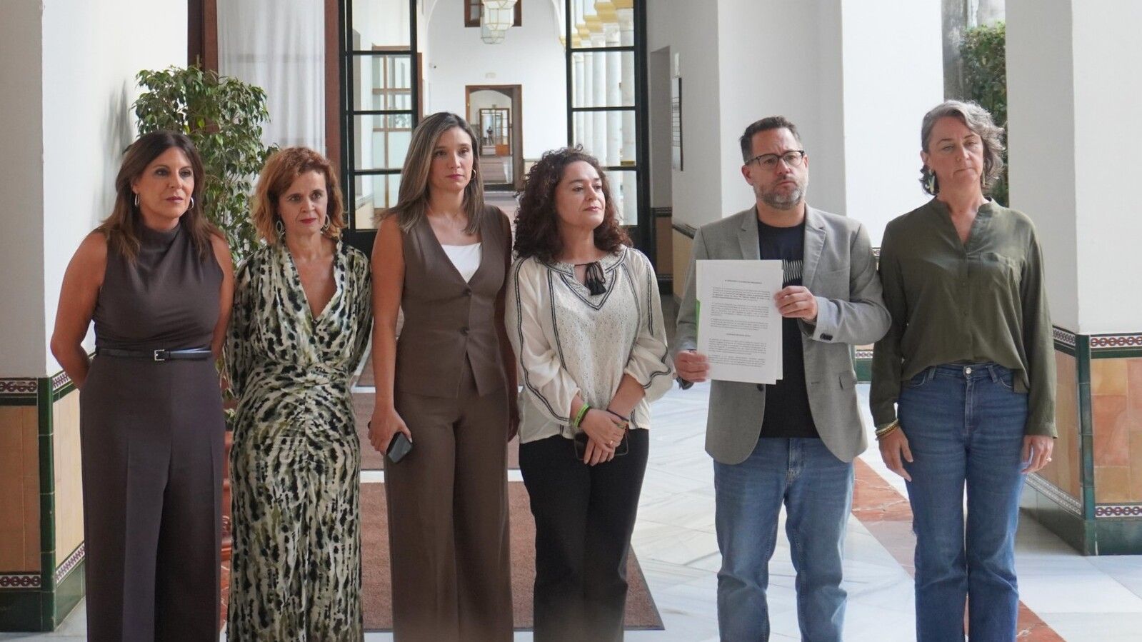 La entrega de los documentos para la Comisión de Investigación. La entrega de los documentos para la Comisión de Investigación.